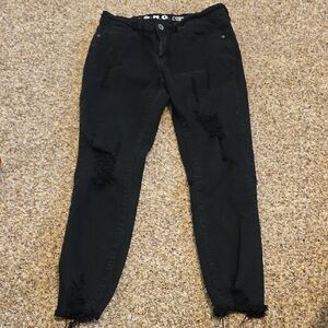 Chic Black Distressed Skinny Jeans